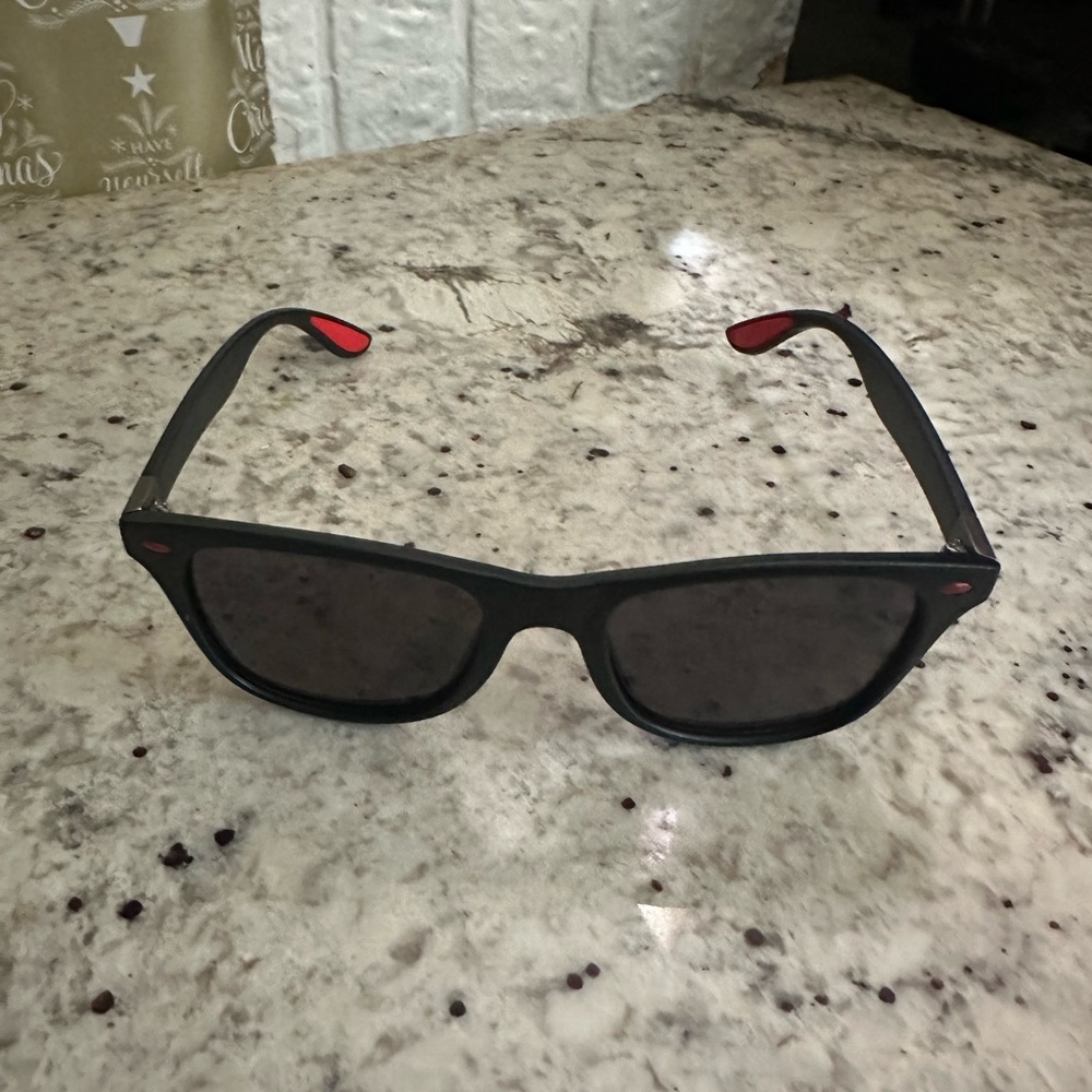 🚨🚨Brand new Men’s Sunglasses